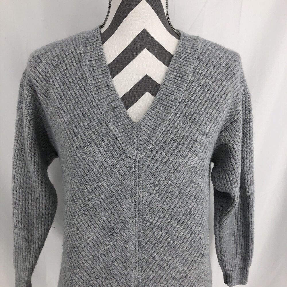 H&M Basic Light Gray Acrylic Wool Blend V Neck Pullover Sweater XS